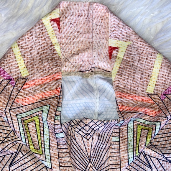 NIYAMA SOL Geometric Beachcomber Crop Leggings - Picture 2 of 12